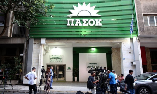 «Γκαζώνει» το ΠΑΣΟΚ με νομοθετικές και πολιτικές πρωτοβουλίες