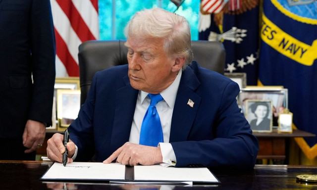 «Τρομοκρατική οργάνωση» στις ΗΠΑ το κίνημα «Antifa» – Ο Ντόναλντ Τραμπ υπέγραψε το διάταγμα