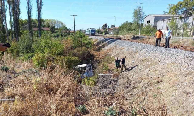 Τρένο παρέσυρε αυτοκίνητο στο Σουφλί Έβρου