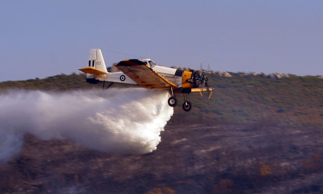 Φωτιά στην Ανθούπολη Ευβοίας - Στη μάχη και εναέρια μέσα