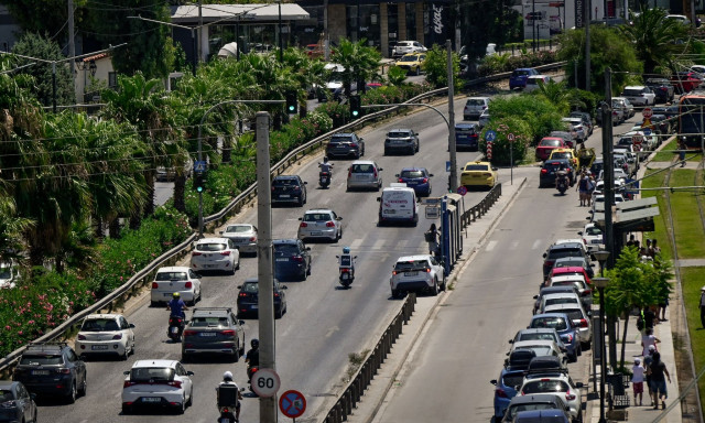 Γλυφάδα: Κυκλοφοριακό χάος στην Ποσειδώνος, λόγω τροχαίου ατυχήματος