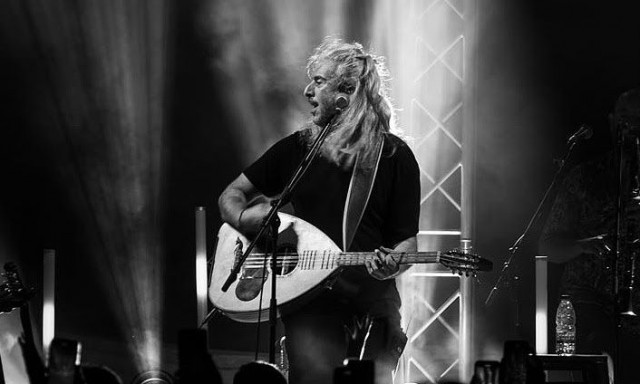 Γιάννης Χαρούλης: Sold out η πρώτη μέρα στον Λυκαβηττό