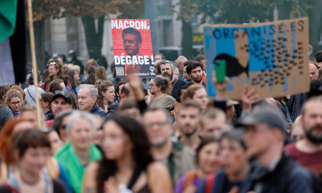 Γαλλία: Προς νέο γύρων απεργιών κινούνται τα συνδικάτα - Δεν ικανοποιήθηκαν από τον Λεκορνί