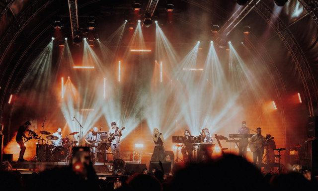 Η Ελεωνόρα Ζουγανέλη μας προσκάλεσε σε ένα μεγάλο και επιτυχημένο πάρτυ στην Τεχνόπολη