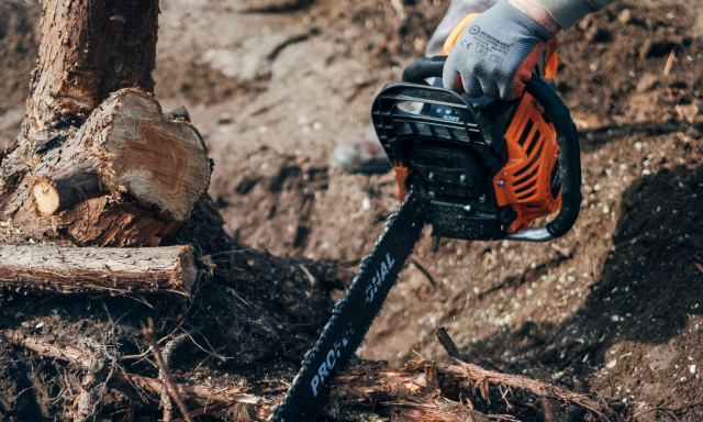 Τραγωδία στη Λάρισα: Νεκρός 50χρονος - Έπεσε πάνω στο αλυσοπρίονο που κρατούσε