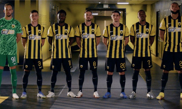 Πάμε Στοίχημα: Με τον Πέτρο Μάνταλο αποκαλύφθηκε το νέο, κίτρινο λογότυπο στη φανέλα της ΑΕΚ