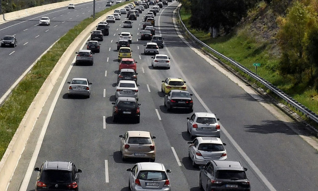 Κίνηση τώρα: «Βράζουν» Κηφισίας και κέντρο - Καθυστερήσεις έως 20' στην Αττική Οδό