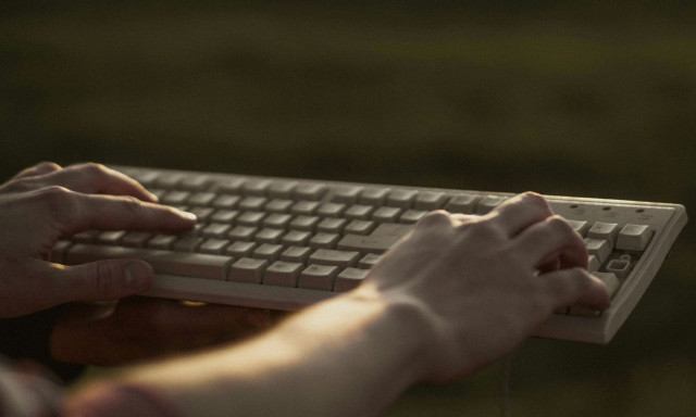 Ταυτοποιήθηκε 28χρονος για απειλητικά μηνύματα μέσω διαδικτύου σε βάρος πολιτικού προσώπου