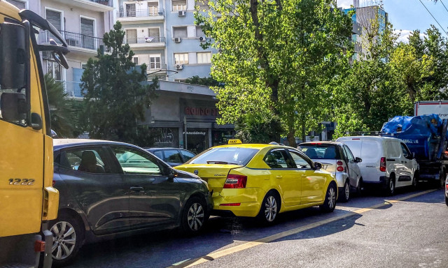 Καραμπόλα 8 οχημάτων στην Λεωφόρο Αλεξάνδρας - Απροσπέλαστο το κέντρο
