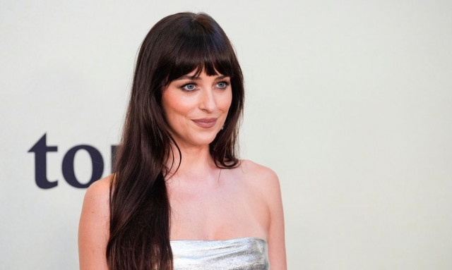 Ντακότα Τζόνσον: Διέγειρε την φαντασία των ανδρών με το διάφανο Gucci φόρεμά της - Εικόνες