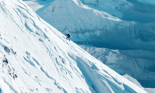 Ιστορική πρωτιά Πολωνού σκιέρ - Ανέβηκε και κατέβηκε το Έβερεστ χωρίς οξυγόνο - Βίντεο