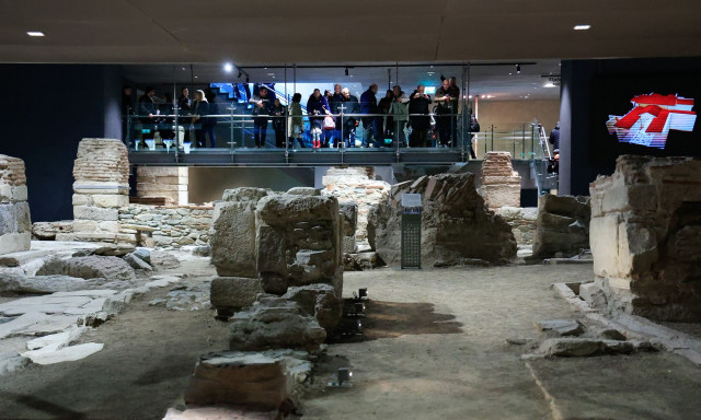 Μετρό Θεσσαλονίκη: Ο στατικός ηλεκτρισμός «χτυπά» επισκέπτες και τουρίστες στον σταθμό Βενιζέλου