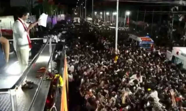 Τραγωδία στην Ινδία: Τουλάχιστον 31 άνθρωποι ποδοπατήθηκαν και σκοτώθηκαν σε προεκλογική συγκέντρωση