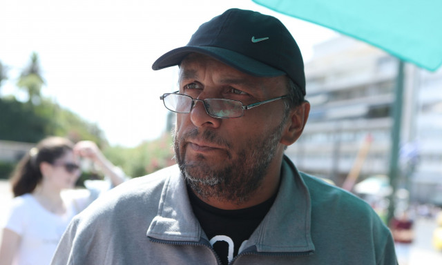 Κατέρρευσε ο απεργός πείνας Δημήτρης Οικονομόπουλος - Νοσηλεύεται μετά τη μεταφορά του στο Λαϊκό