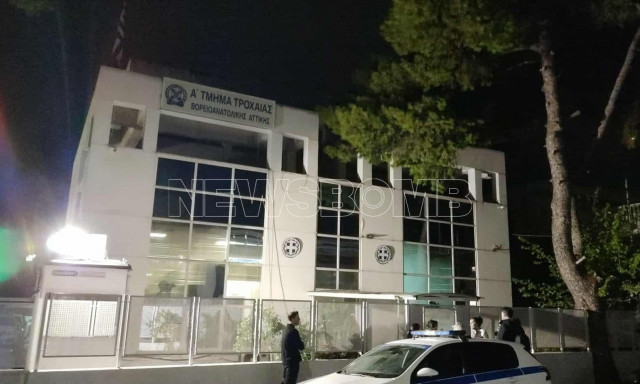 Στο Τμήμα ο Βασίλης Μπισμπίκης μετά τις ζημιές σε 10 αυτοκίνητα στη Φιλοθέη