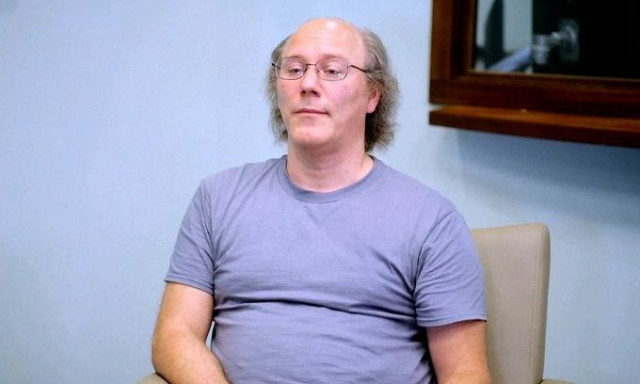 Ομολογία-σοκ σε τηλεοπτική συνέντευξη: Αποκάλυψε πως σκότωσε και έθαψε τους γονείς του στην αυλή