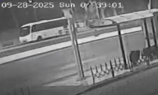 Η στιγμή που αυτοκίνητο παρασύρει 40χρονη στη Θεσσαλονίκη - Προσοχή, σκληρό βίντεο