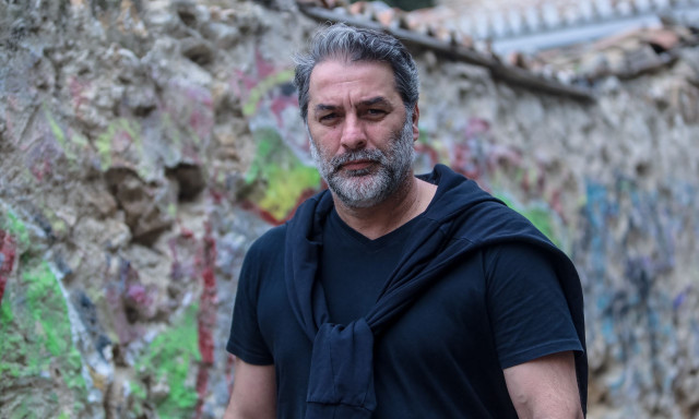 Από τροχαίο μέχρι οπλοκατοχή: Δέκα διάσημοι Έλληνες που απασχόλησαν τις αστυνομικές αρχές