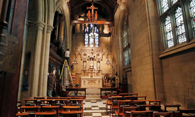 Βρετανία: Ομαδικός βιασμός 30χρονης σε εκκλησία - Ψαχνούν από τις κάμερες τους δράστες