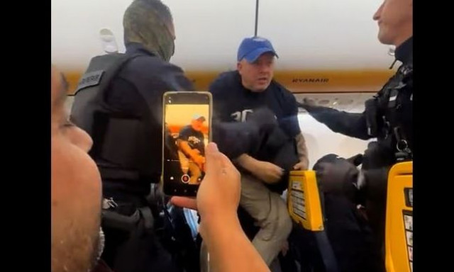 Πτήση της Ryanair έκανε έκτακτη προσγείωση στη Γαλλία λόγω επεισοδίων από επιβάτες