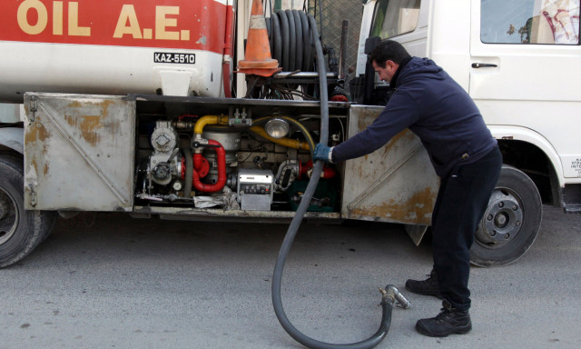 Πετρέλαιο θέρμανσης: Πού θα κυμανθούν οι φετινές τιμές - Μείωση σε 19 νησιά λόγω ΦΠΑ