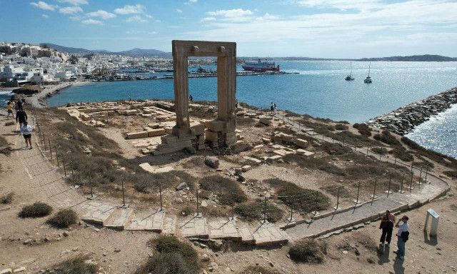 Νάξος: Ο Δήμος κάνει πίσω στο ζήτημα της περίφραξης στην Πορτάρα μετά το περιστατικό με τουρίστα