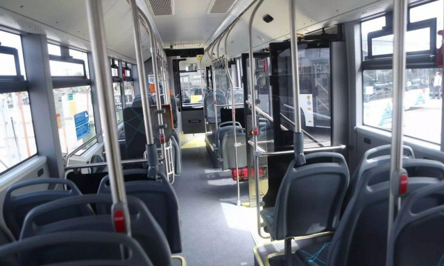 Τρόμος στη Λαμία: Νεαρός επιδειξίας αυνανίστηκε μέσα σε αστικό λεωφορείο