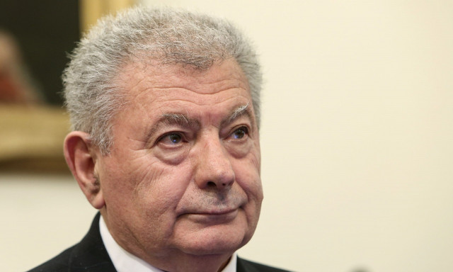 Σήφης Βαλυράκης: Ξεκίνησε η δίκη για τον θάνατό του – Μύδροι της συζύγου του κατά των δύο ψαράδων