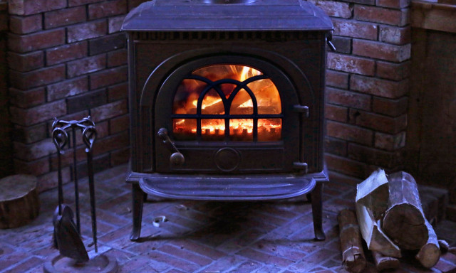 Δυσάρεστα νέα για τις ξυλόσομπες - Δεν είναι και τόσο «αθώες» λένε οι επιστήμονες