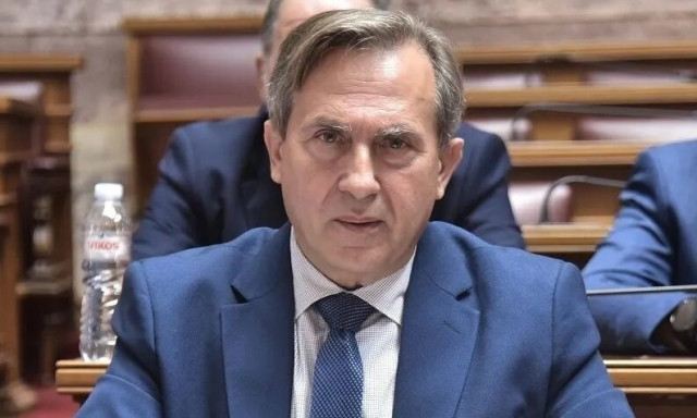 Ο βουλευτής που διέγραψε η «Νίκη» απαντά - Τι καταγγέλλει για συμφέροντα και ηγεσία