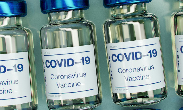 «Stratus»: Η νέα παραλλαγή του Covid-19 - Τα συμπτώματα, η μεταδοτικότητα και το νέο εμβόλιο