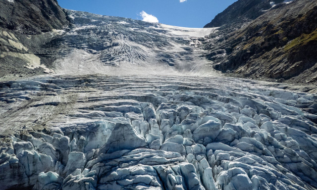 Κλιματική καταστροφή στις Άλπεις: Οι παγετώνες της Ελβετίας έχασαν το 3% του όγκου τους