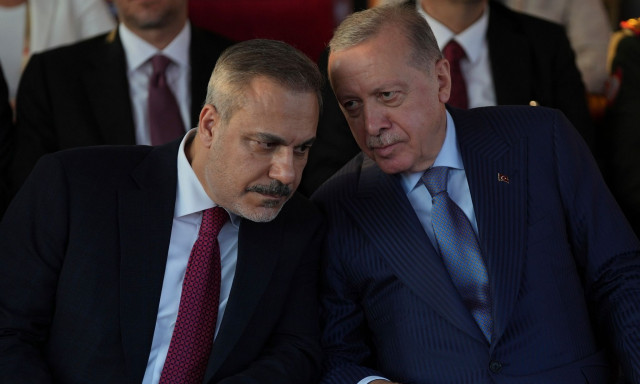 Δολοπλοκίες για διαδοχή Ερντογάν στην Τουρκία: Ο Φιντάν, τα μαχητικά ΚΑΑΝ και το ανοικτό μικρόφωνο