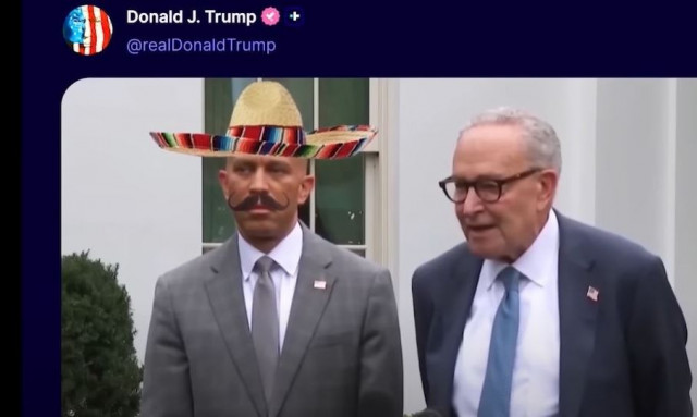 O Tραμπ «έβαλε»... σομπρέρο και μουστάκι σε ηγέτη των Δημοκρατικών - Τα viral βίντεο του shutdown