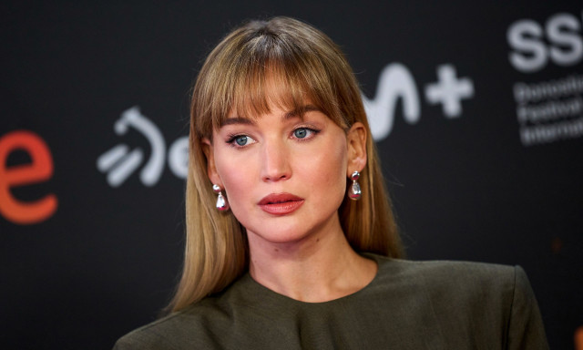 «Συλλάβετε όλους τους πλαστικούς χειρουργούς» - Χαμός μετά την εμφάνιση της Jeniffer Lawrence