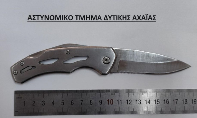 Αχαΐα: Συνελήφθη μαθητής μέσα σε Λύκειο με σουγιά - Χειροπέδες και στον 18χρονο που του τον έδωσε