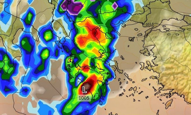 Ξεκίνησε η κακοκαιρία: Κινδύνεψε οικογένεια Βρετανών στην Κέρκυρα, πλημμύρισε η Γεωπονική στον Βόλο
