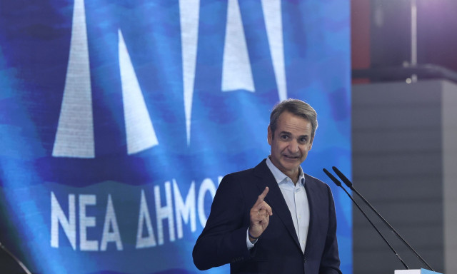 Ο Μητσοτάκης, το σκληρό ροκ, ο εκλογικός συναγερμός και στο βάθος... Δένδιας