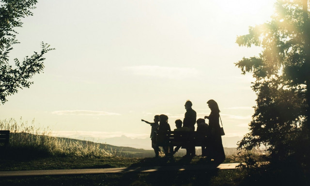 Δημογραφικό: Οι Έλληνες… εξαφανίζονται – «Καμπανάκι» για ασφαλιστικό και οικονομία