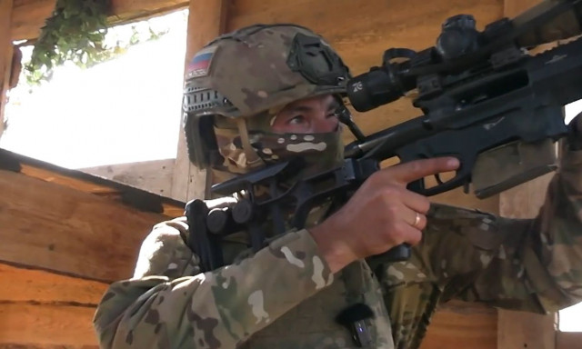 Ρώσοι ελεύθεροι σκοπευτές εκπαιδεύονται κατά των ουκρανικών drones «βαμπίρ» - Βίντεο