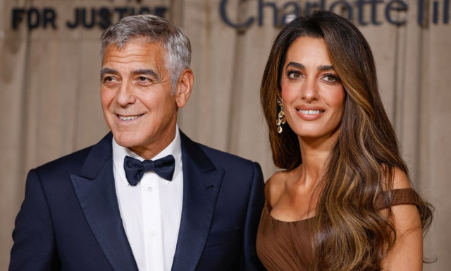 Αμάλ Αλαμουντίν: Μάγεψε στο πλευρό του Τζορτζ Κλούνεϊ με styling εμπνευσμένο από «classic» Χόλιγουντ