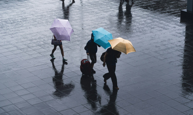 Καιρός: Με καταιγίδες ξεκινά η νέα εβδομάδα - Πού θα βρέξει τα επόμενα 24ωρα