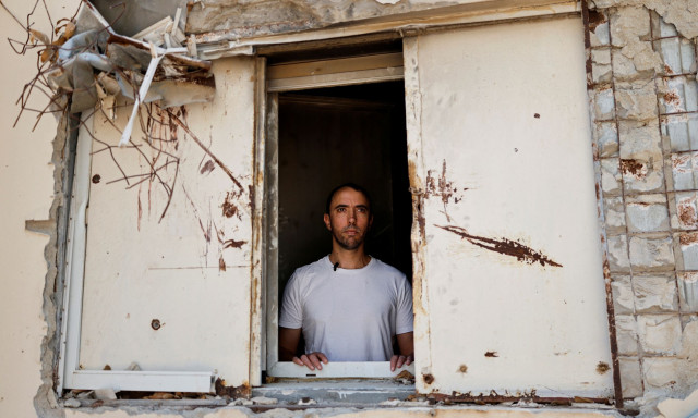 Δύο χρόνια από τις επιθέσεις της Χαμάς: «Μας φέρονταν σαν ζώα, 30 μέτρα κάτω από τη Γη» λέει όμηρος