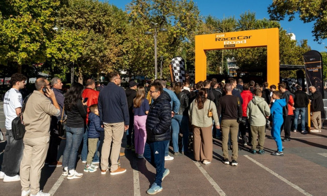 Πανηγυρίζουν οι φίλοι της McLaren F1 Team σε όλο τον πλανήτη
