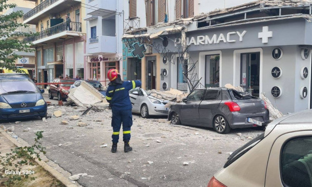 Λαύριο: Κατέρρευσε μπαλκόνι από σπίτι - «Άκουσα έναν μεγάλο θόρυβο», λέει κάτοικος στο Νewsbomb