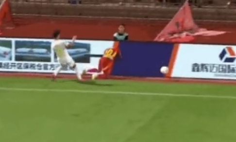 Τρομακτικός τραυματισμός: Ο Ασαμόα χτύπησε με το κεφάλι σε πινακίδα και κινδύνεψε με παράλυση