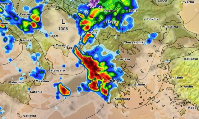 Καιρός: «Κλειδώνει» διαδοχικές κακοκαιρίες το ECMWF - Πότε γίνεται το ξεκίνημα