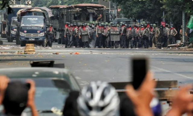 Μιανμάρ: Τουλάχιστον 40 νεκροί από βομβαρδισμό του στρατού σε φεστιβάλ-διαδήλωση κατά της χούντας