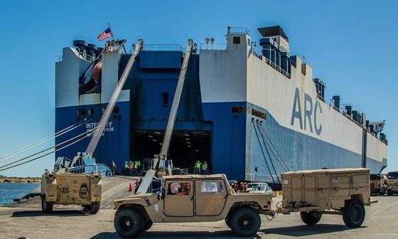 Στην Αλεξανδρούπολη το αμερικανικό μεταγωγικό «ARC Commitment» - Ξεφόρτωσε ελικόπτερα και οχήματα