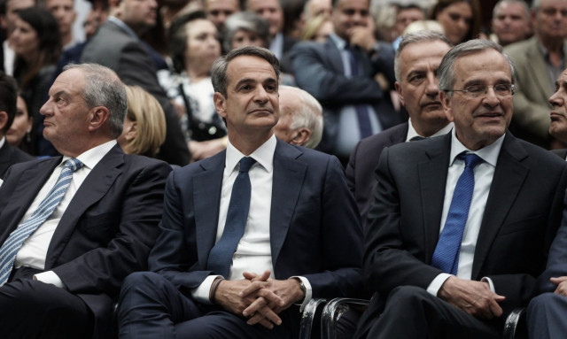 Ραντεβού στα... τυφλά για τρεις στη Ρηγίλλης σήμερα: Το τετ α τετ Μητσοτάκη - Καραμανλή - Σαμαρά